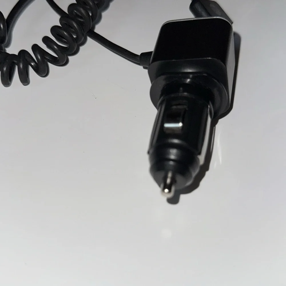DLO Car Charger 30 pin for Ipod Classic Video Black Car Charger for Cell Phones